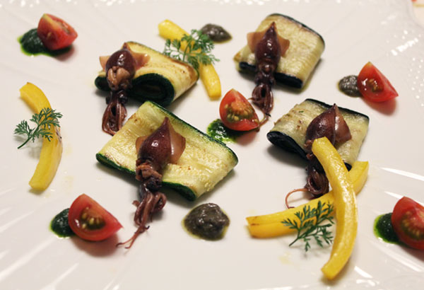ホタルイカと夏野菜のソテー バジル タプナードソース 前菜 フランス料理レシピ フランス料理総合サイト フェリスィム フレンチ でライフスタイルをもっと素敵に